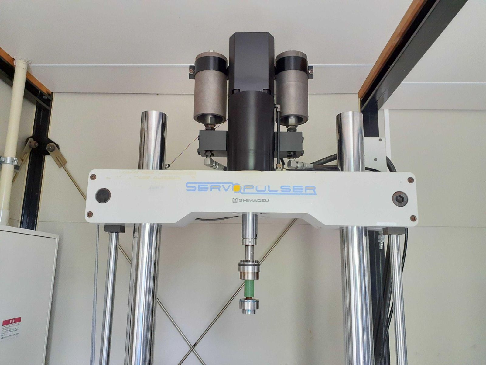 恒温水浸漬装置付き疲労試験機
（fatigue testing machine with water circulatory machine）Shimadzu