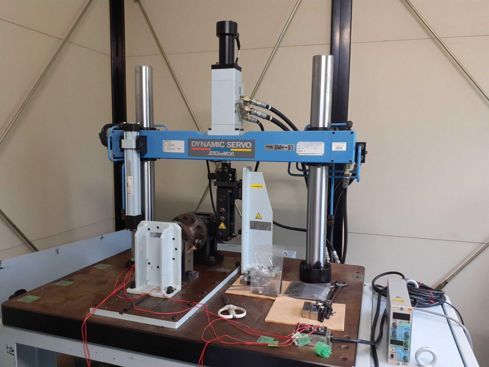 ねじり疲労試験装置
（Torsion fatigue testing machine）