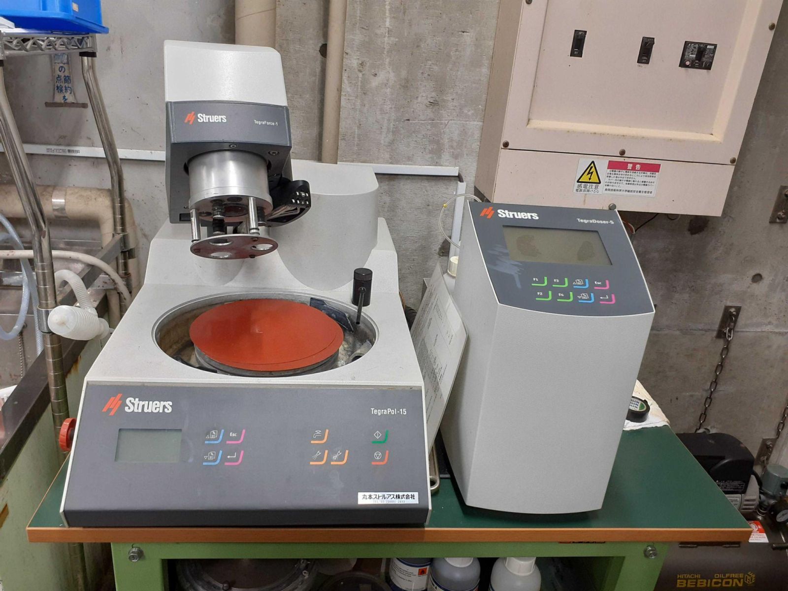 自動研摩・バフ装置（Rough and final polishing machine with programmable polisher）